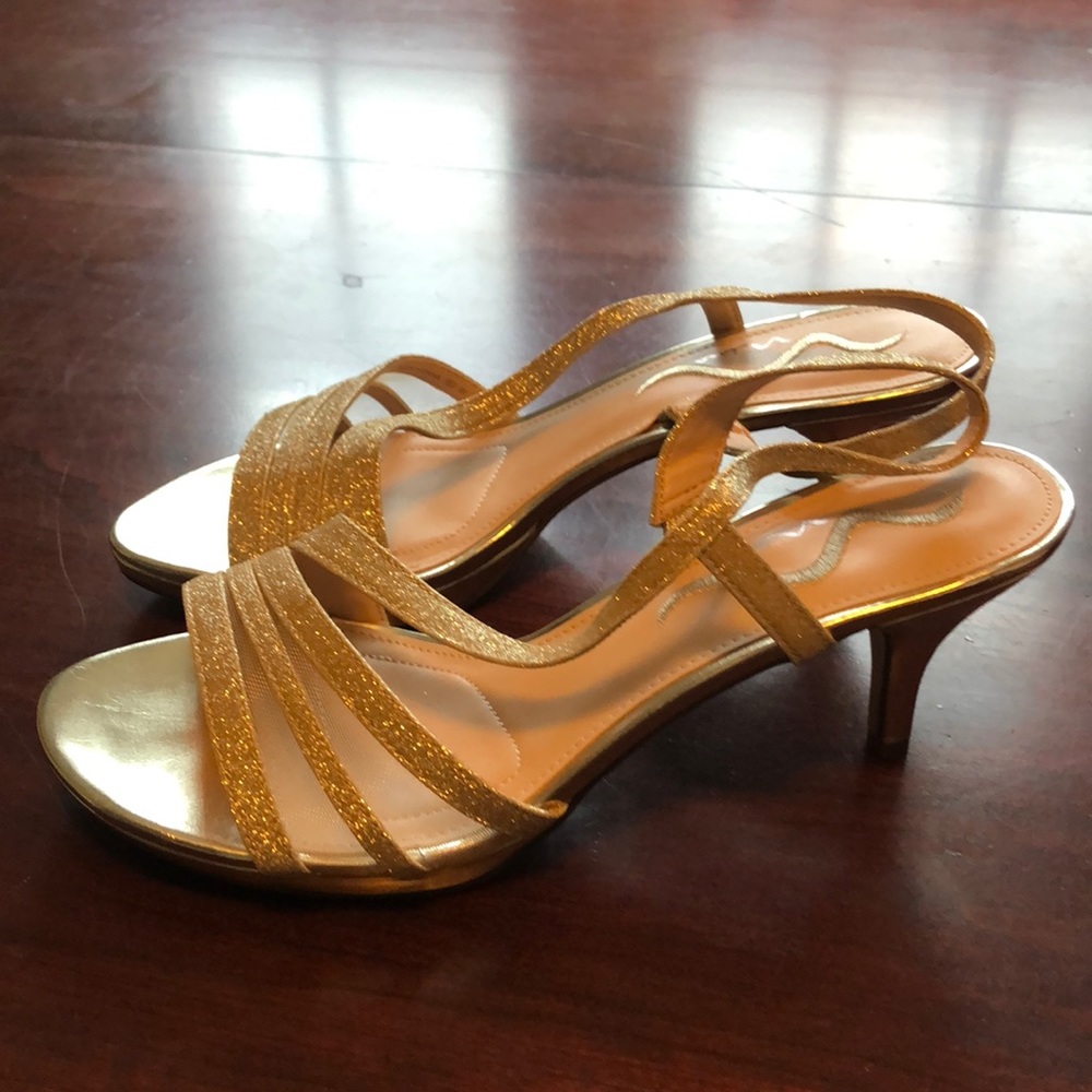 Fabulous gold sparkle heels